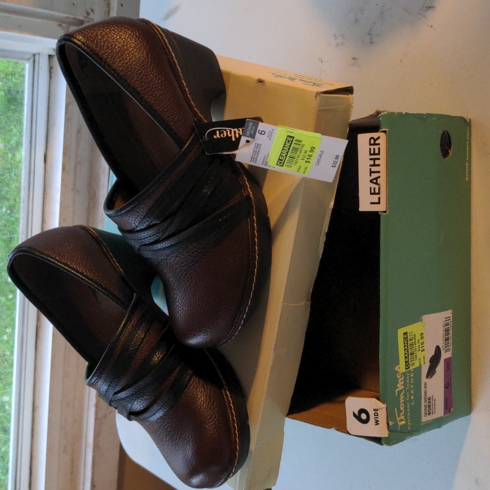 NWT THOM MCAN LEATHER CLOGS